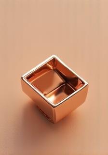 Geometrischer Statement-Ring aus Roségold